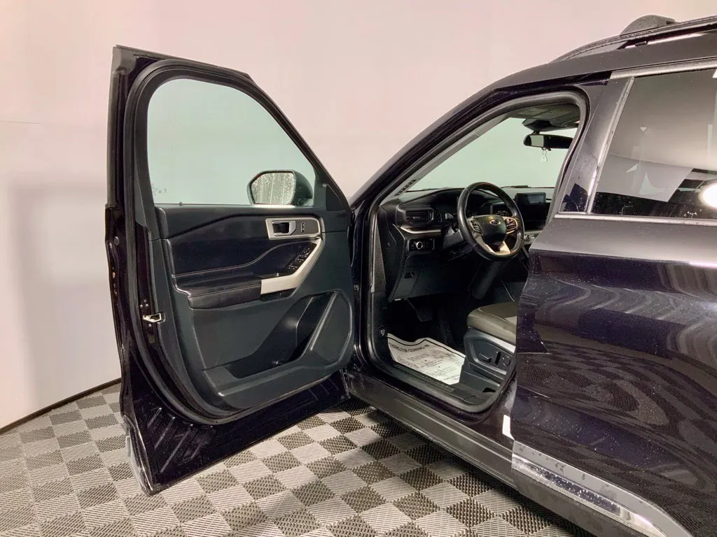 Ford Explorer photo 18
