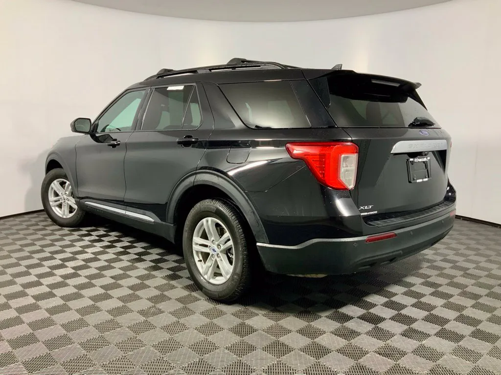 Ford Explorer photo 11