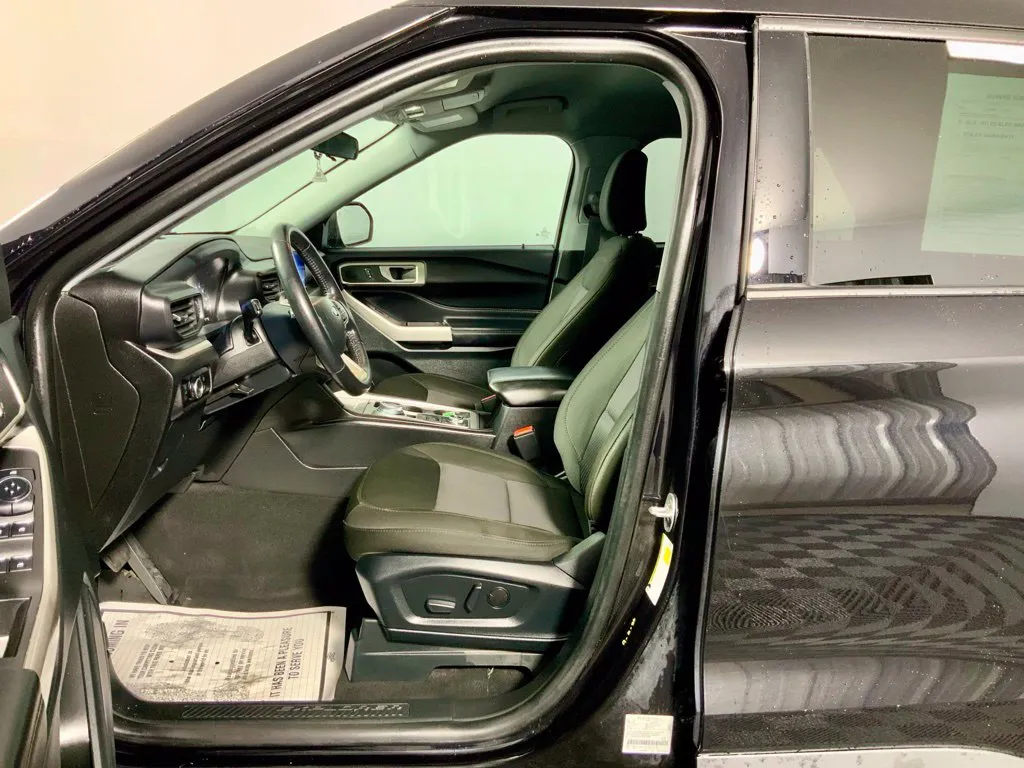 Ford Explorer photo 19