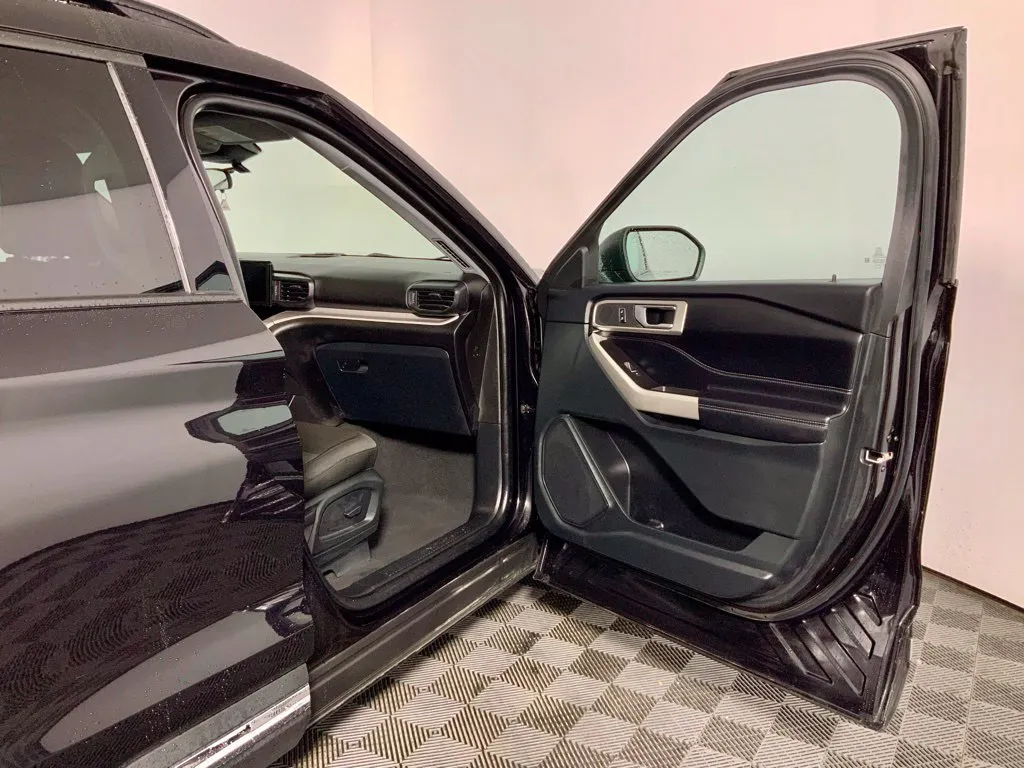 Ford Explorer photo 31