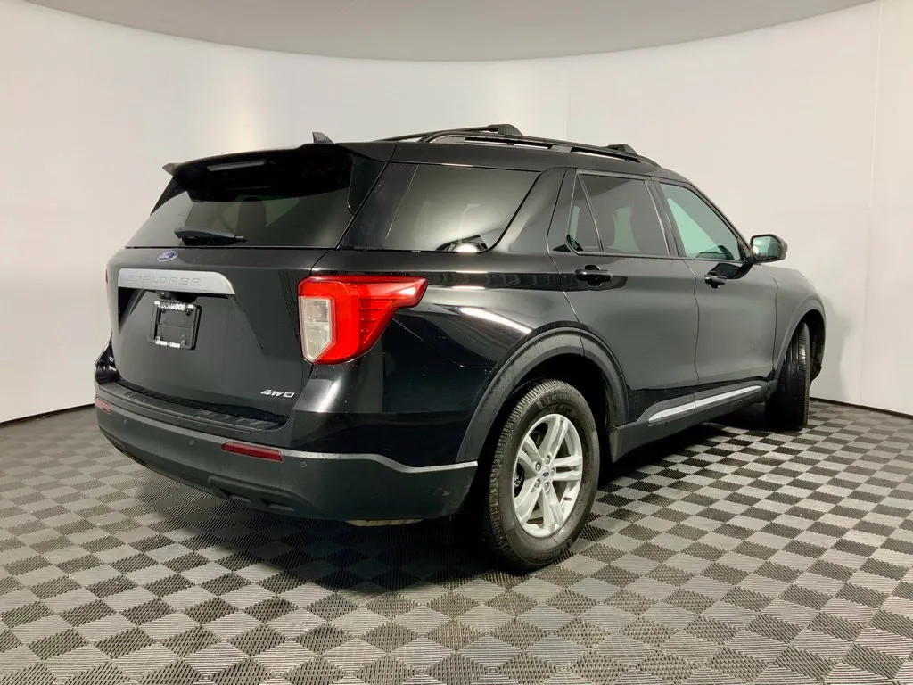 Ford Explorer photo 16