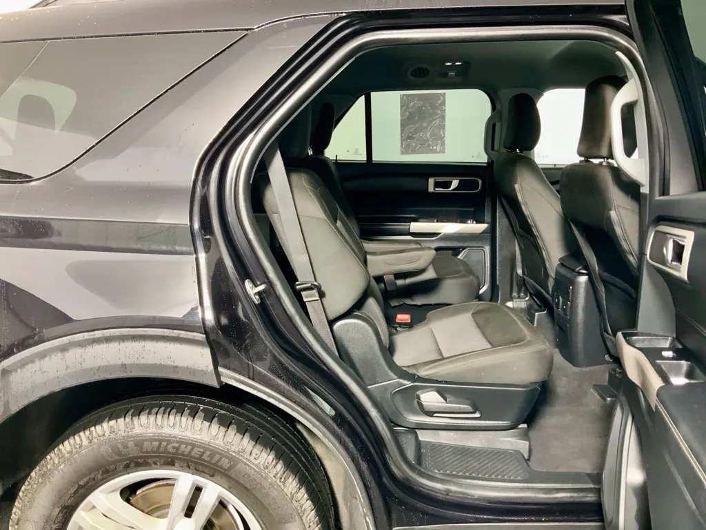 Ford Explorer photo 30