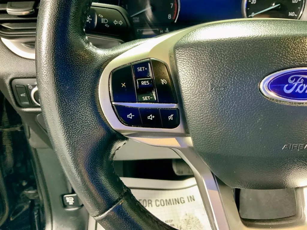Ford Explorer photo 25