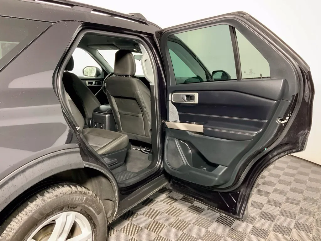 Ford Explorer photo 29