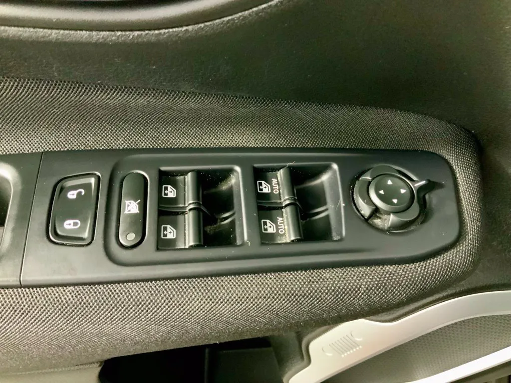 Jeep Renegade photo 21
