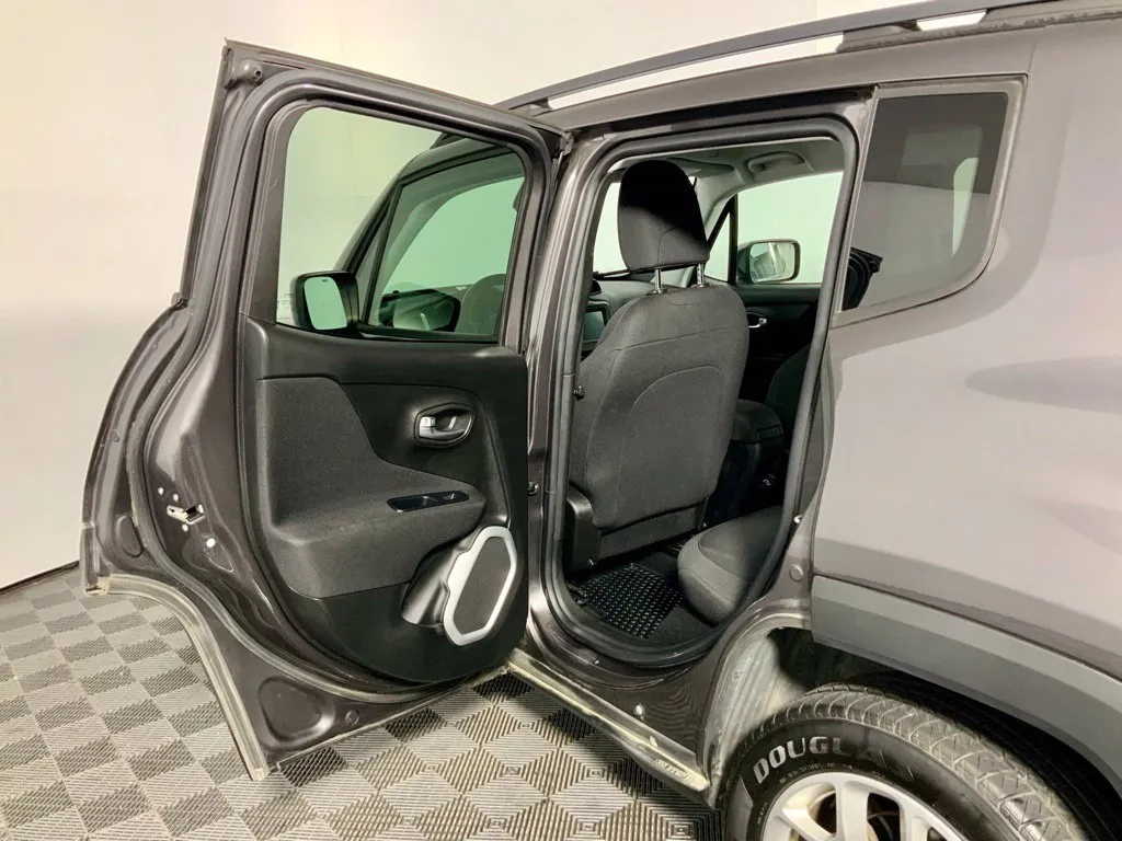 Jeep Renegade photo 28