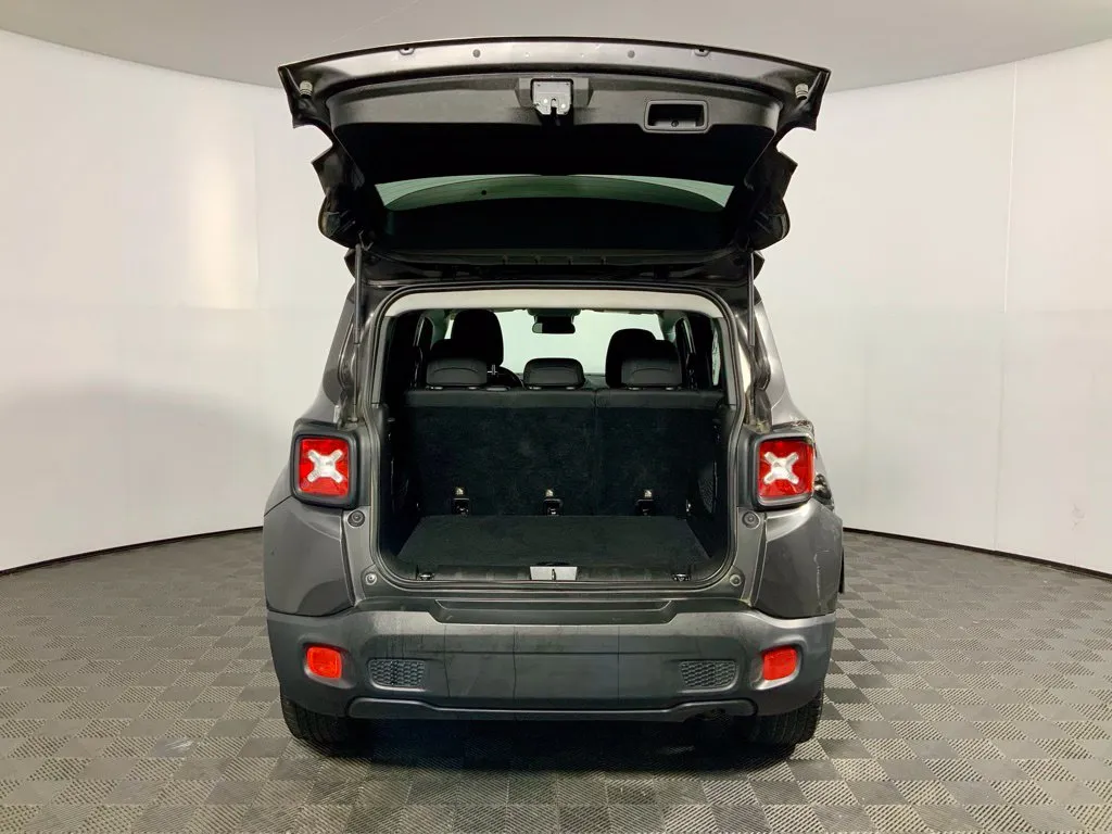 Jeep Renegade photo 14