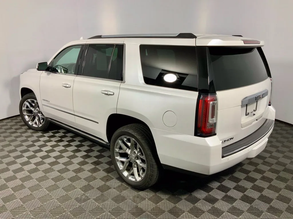 GMC Yukon photo 14