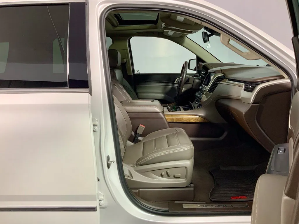 GMC Yukon photo 36