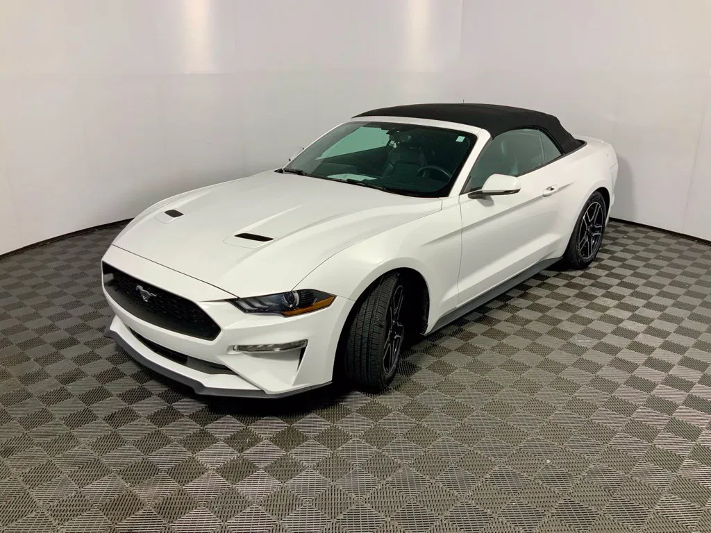 Ford Mustang photo 9