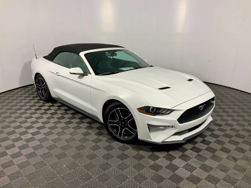 Ford Mustang photo 3