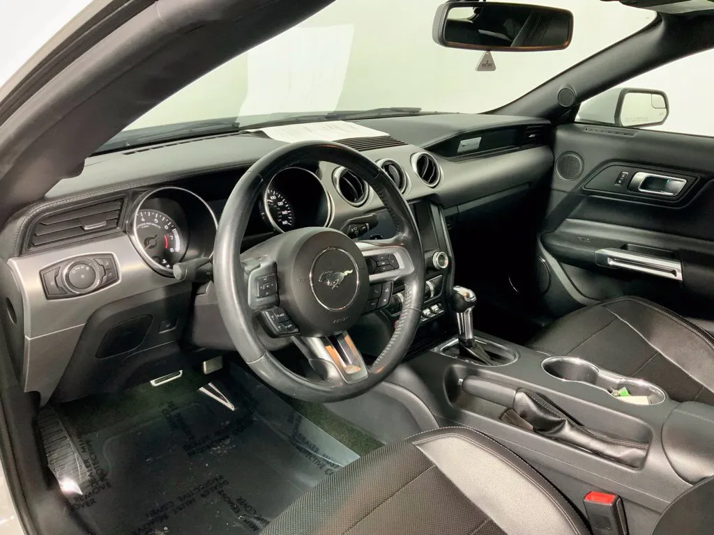 Ford Mustang photo 19