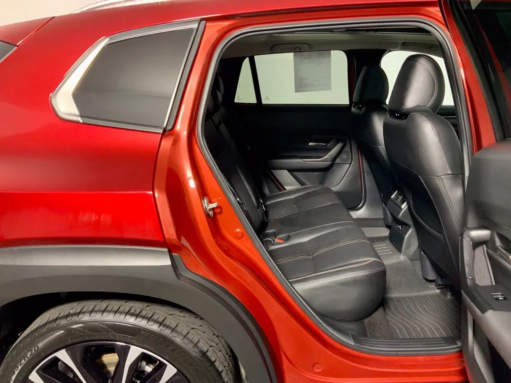 Mazda CX-50 photo 32