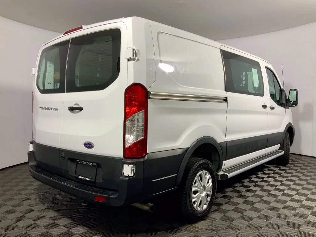 Ford Transit-250 photo 16