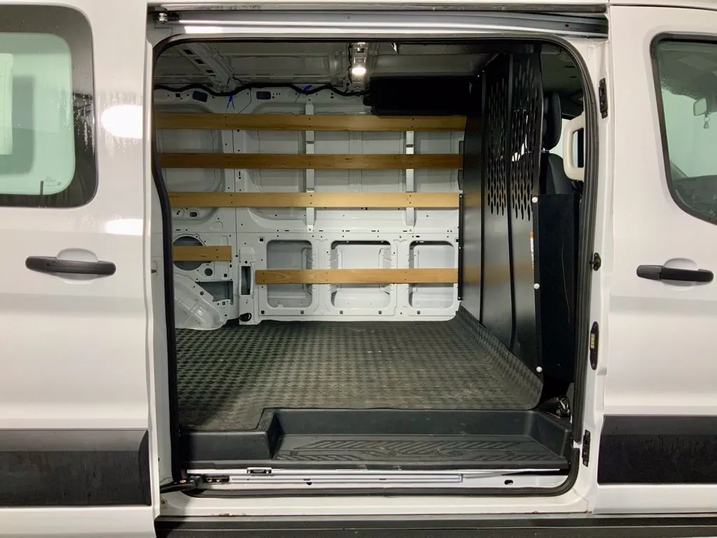 Ford Transit-250 photo 29