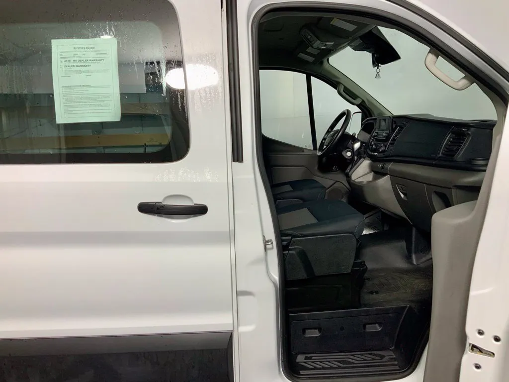 Ford Transit-250 photo 32