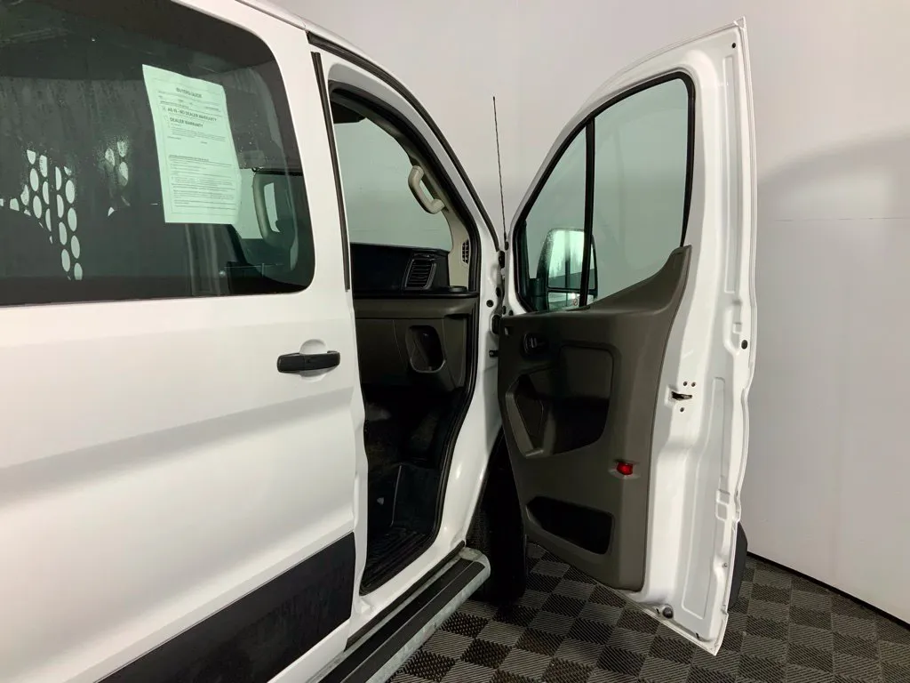 Ford Transit-250 photo 31