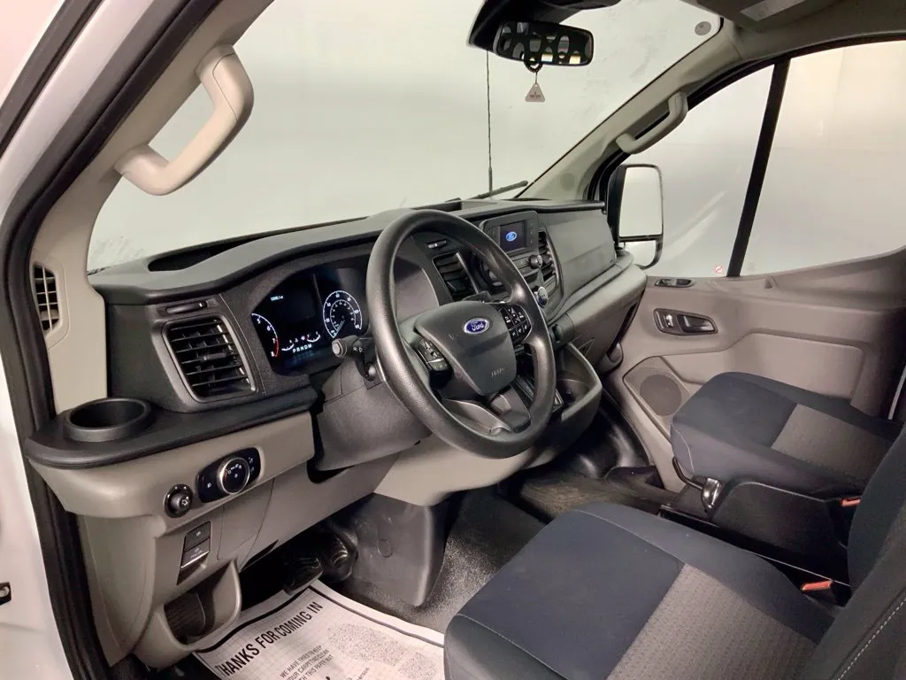 Ford Transit-250 photo 20
