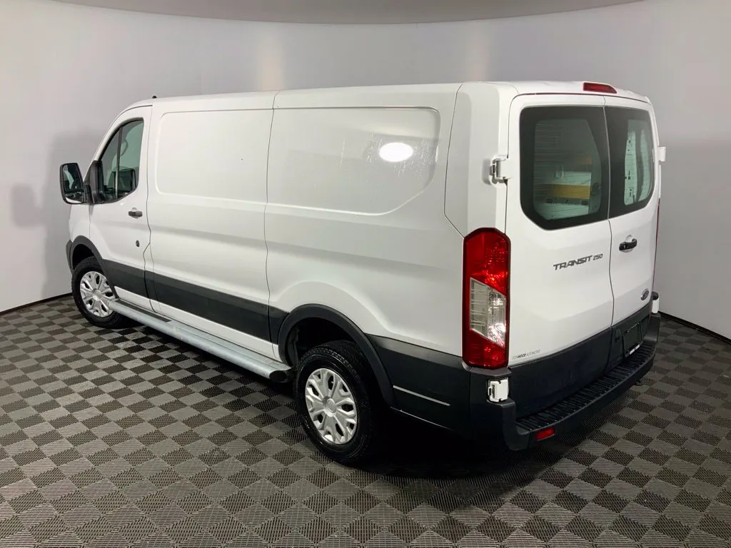 Ford Transit-250 photo 12