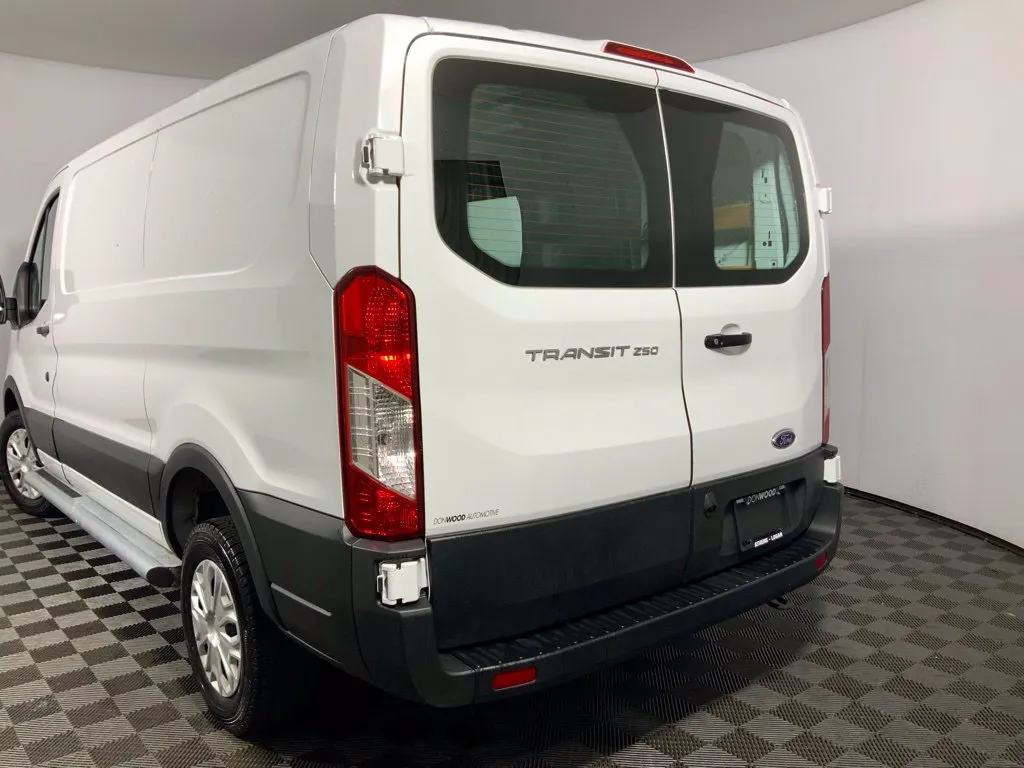 Ford Transit-250 photo 13