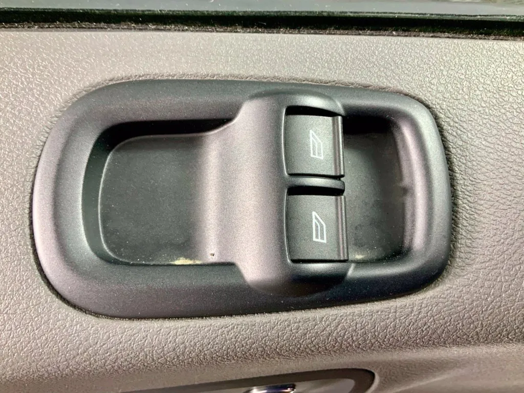 Ford Transit-250 photo 21