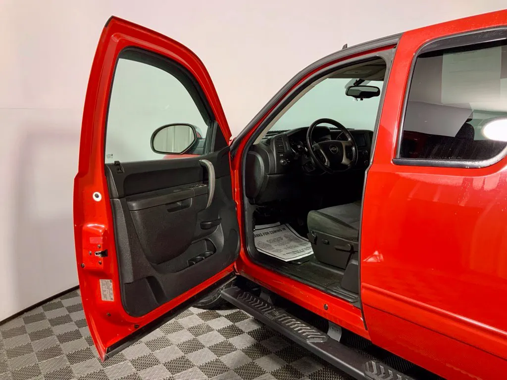 Chevrolet Silverado photo 17