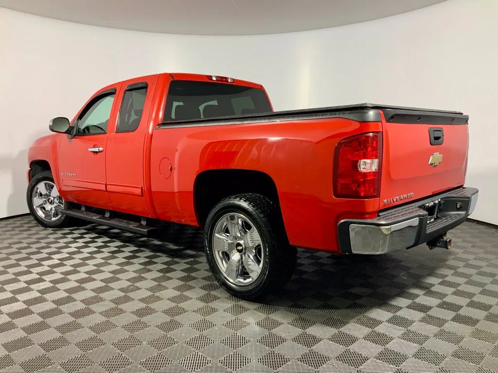 Chevrolet Silverado photo 11