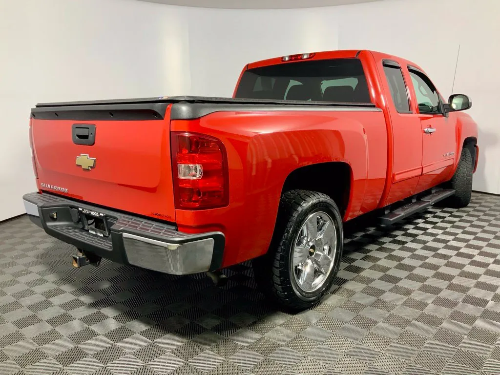 Chevrolet Silverado photo 14