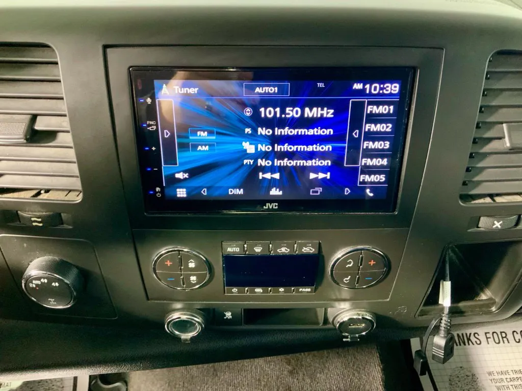 Chevrolet Silverado photo 22