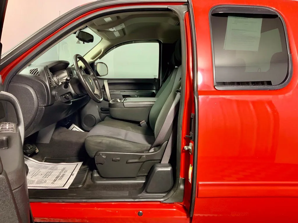 Chevrolet Silverado photo 18