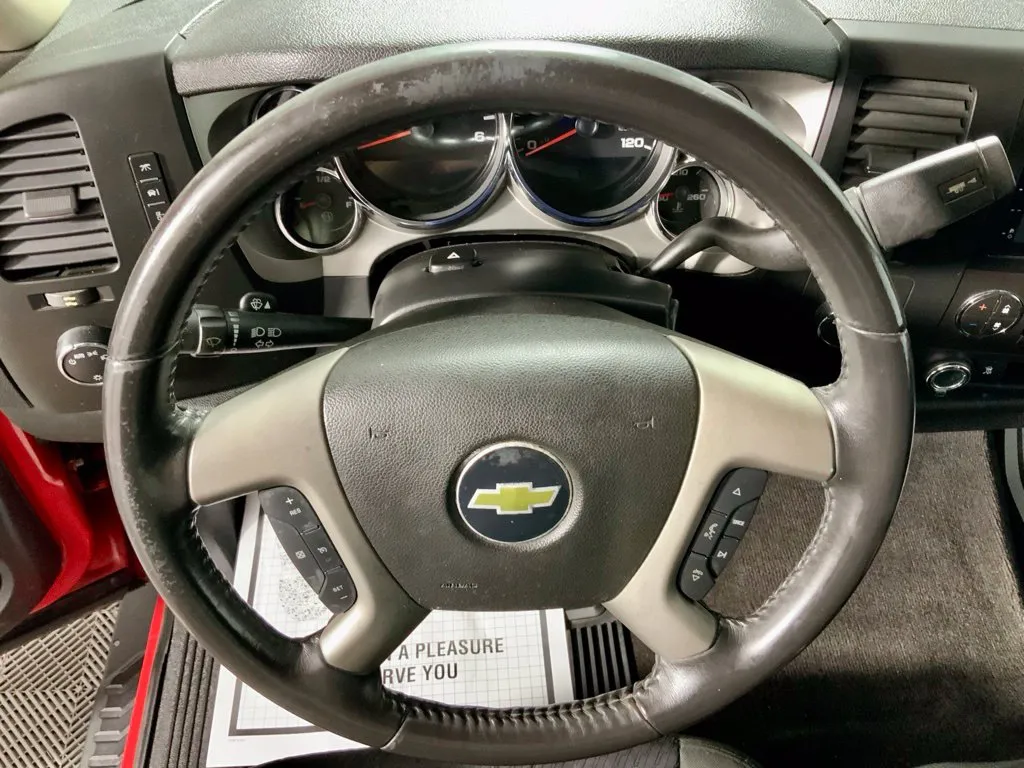 Chevrolet Silverado photo 23