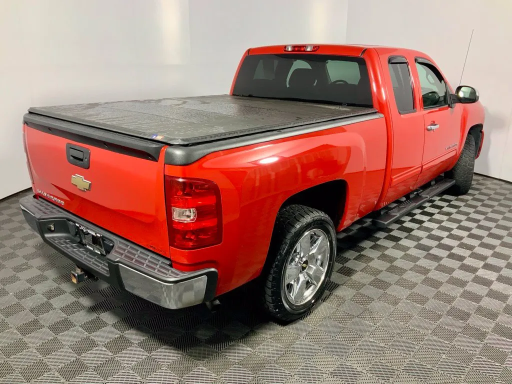 Chevrolet Silverado photo 16