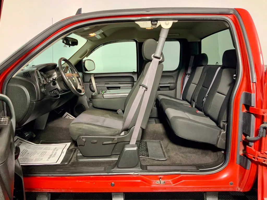 Chevrolet Silverado photo 26