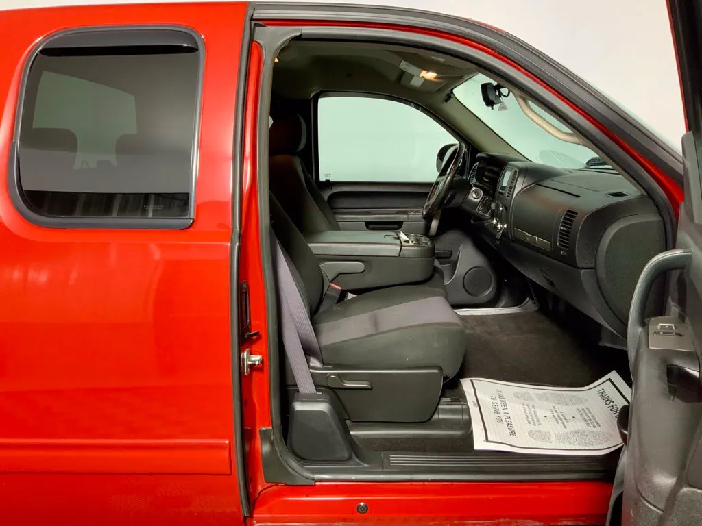 Chevrolet Silverado photo 29
