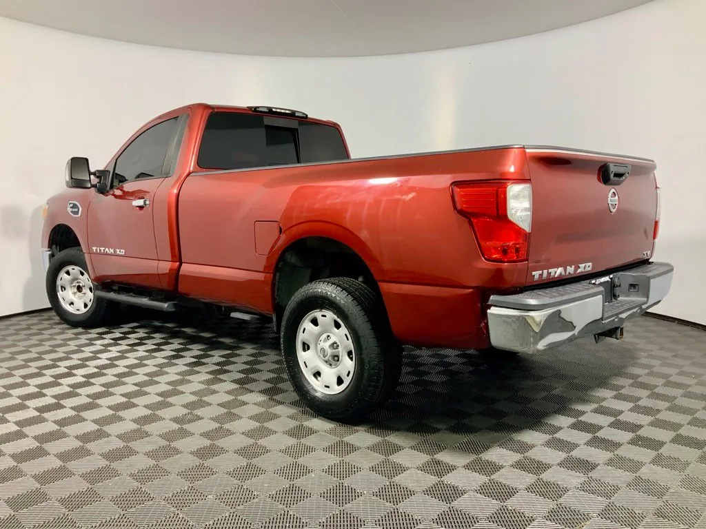 Nissan Titan photo 9