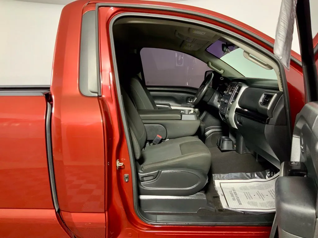 Nissan Titan photo 27
