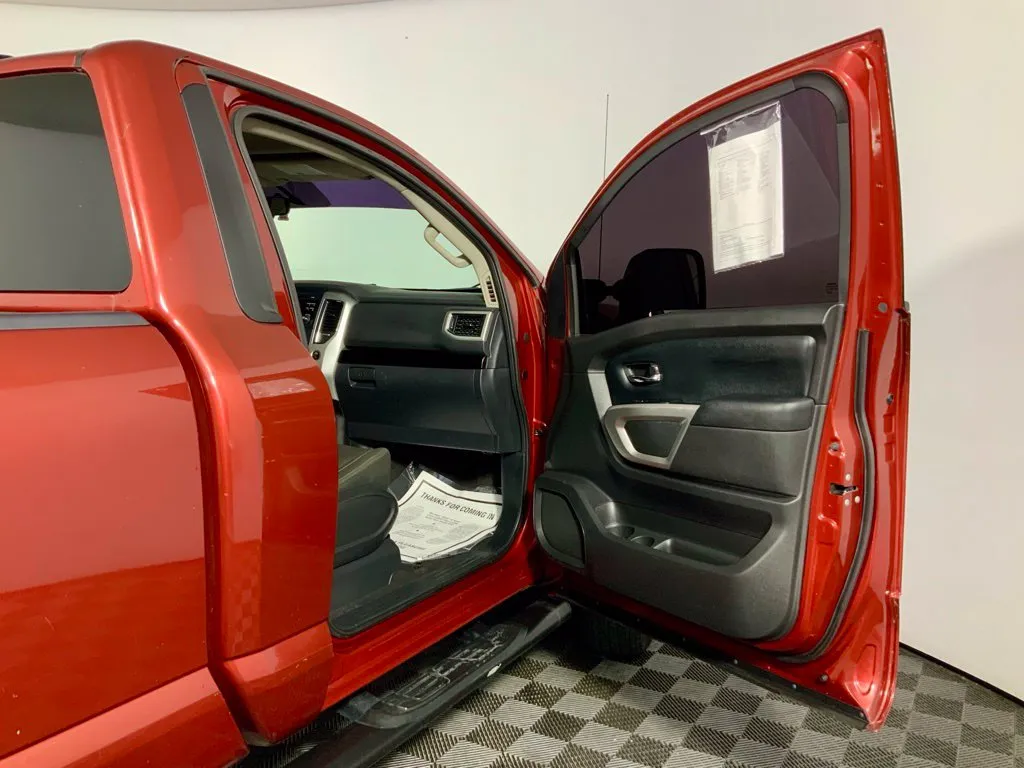 Nissan Titan photo 26