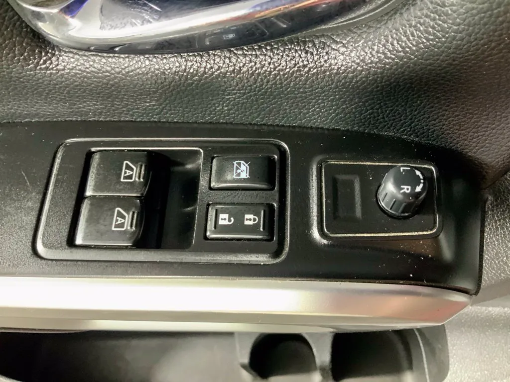 Nissan Titan photo 19