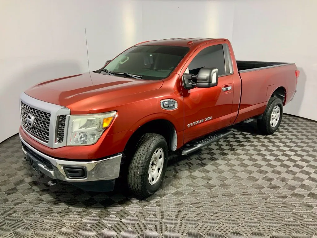 Nissan Titan photo 8