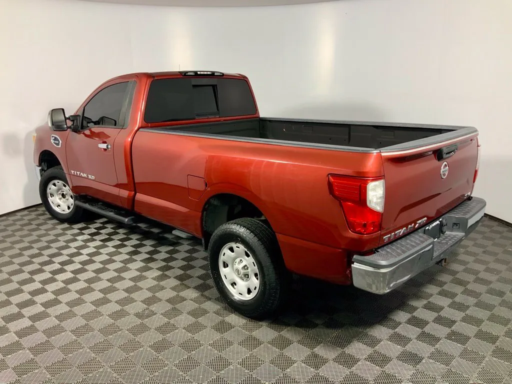 Nissan Titan photo 11