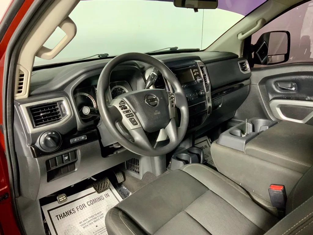 Nissan Titan photo 18