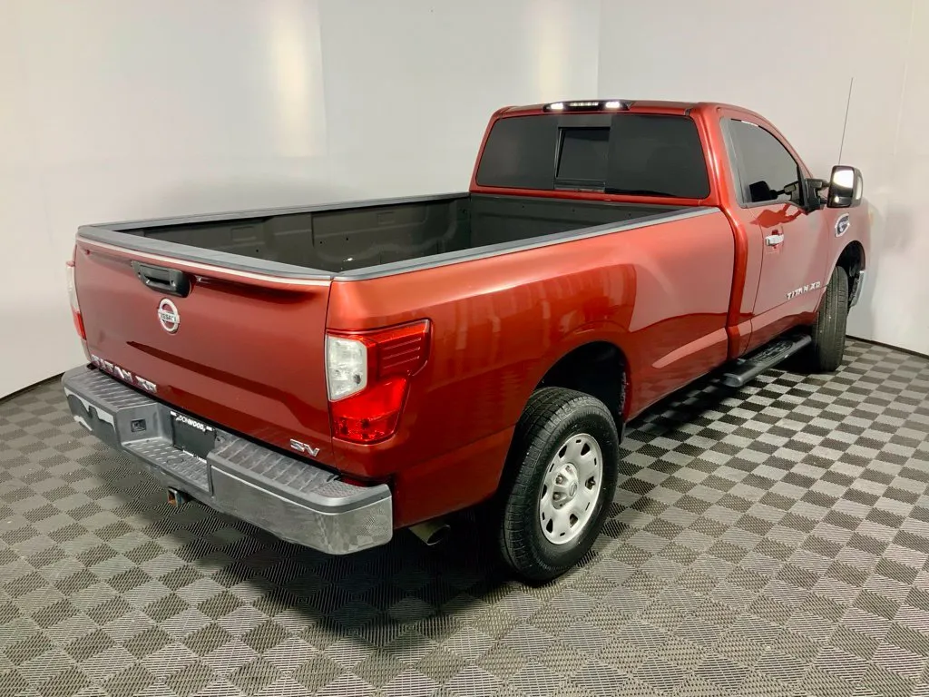 Nissan Titan photo 14