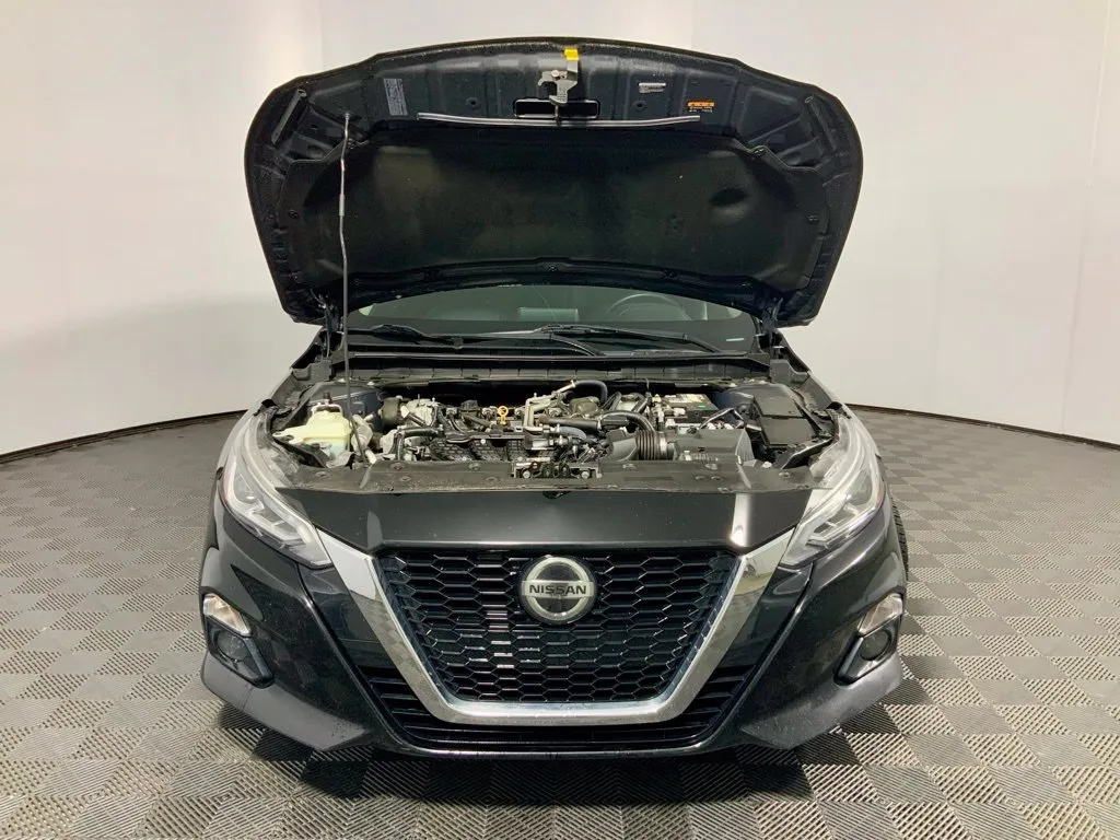 Nissan Altima photo 8