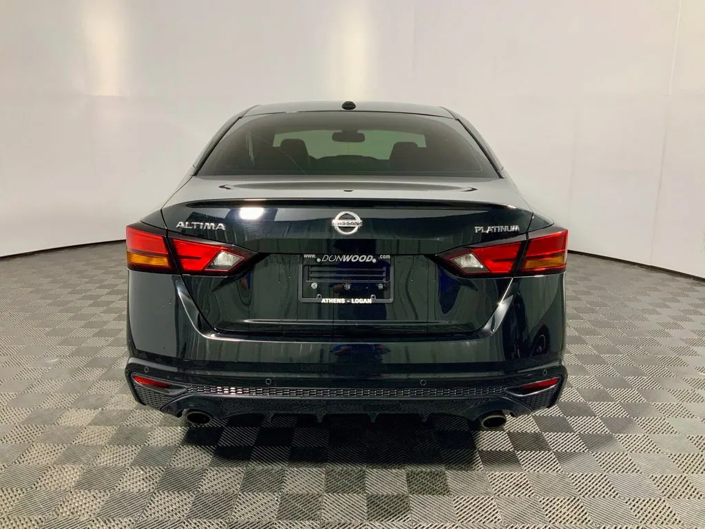 Nissan Altima photo 16
