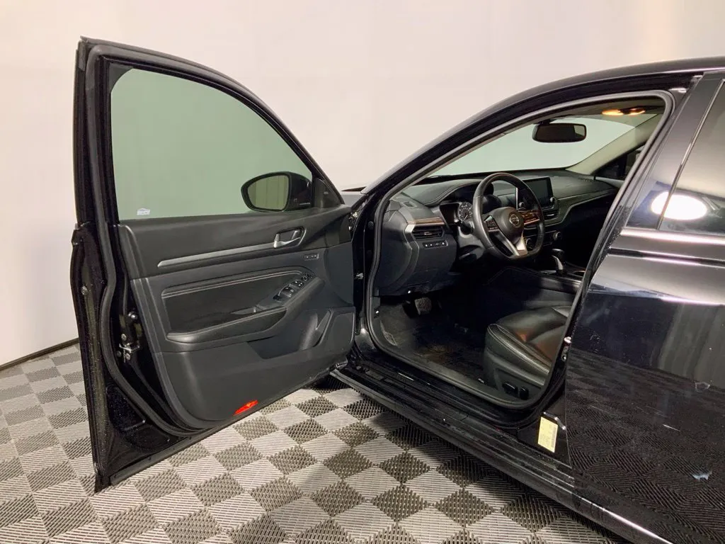 Nissan Altima photo 20