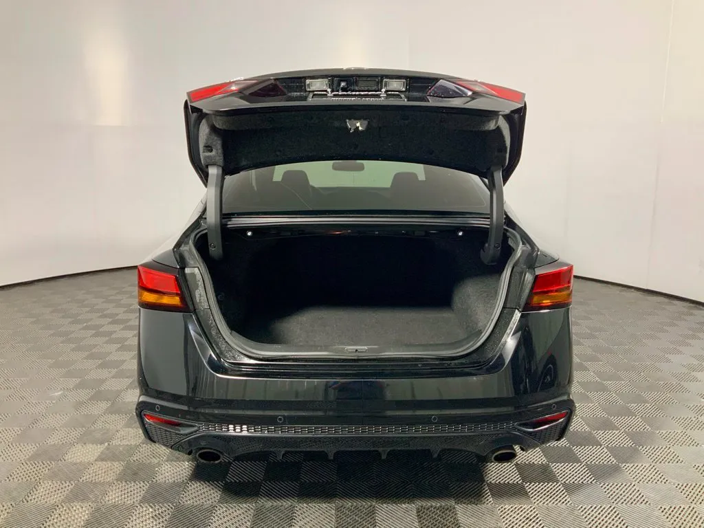 Nissan Altima photo 17