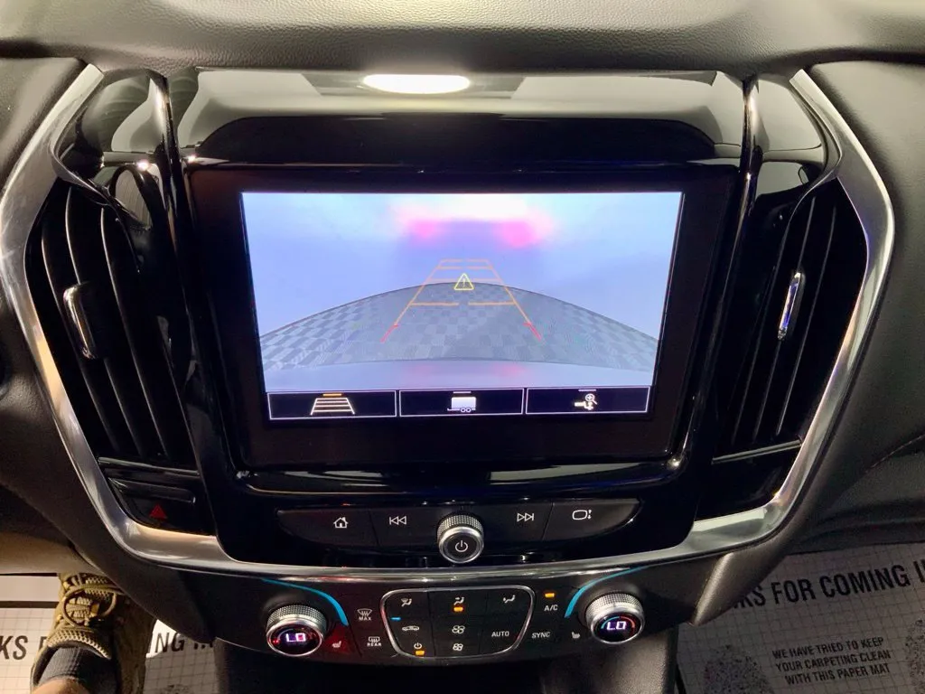 Chevrolet Traverse photo 2