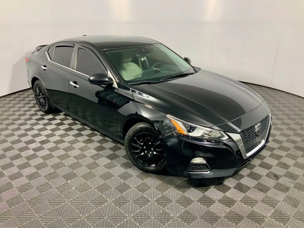 Nissan Altima photo 3