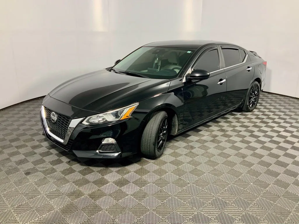 Nissan Altima photo 9