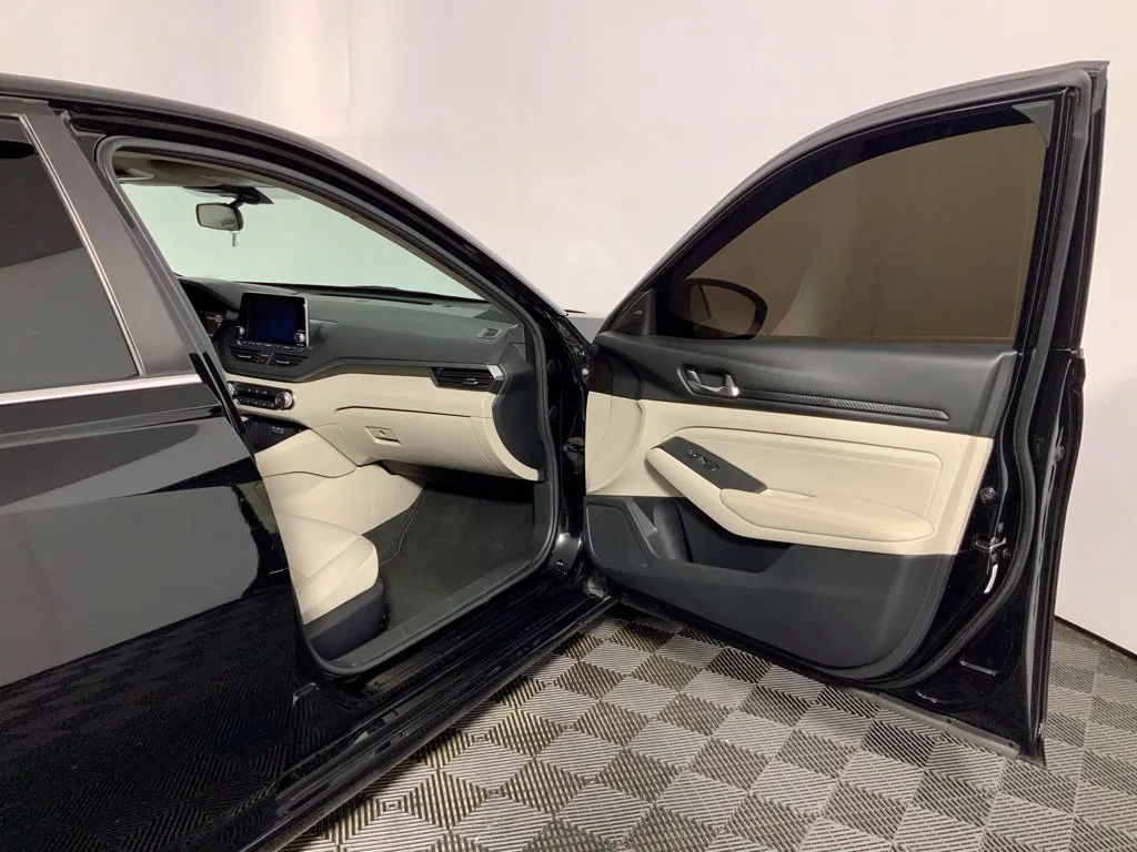 Nissan Altima photo 32